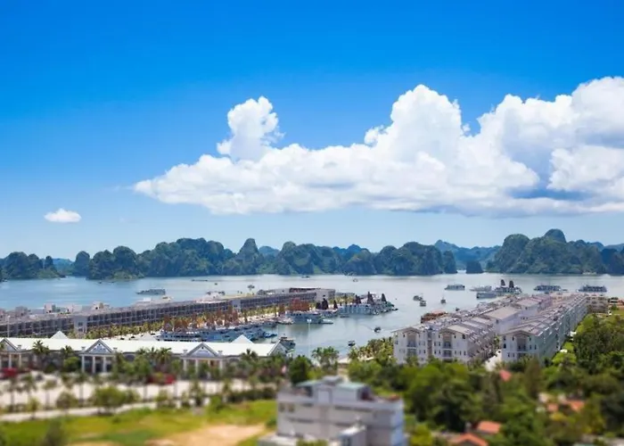Khu nghỉ mát Tuan Chau 4*